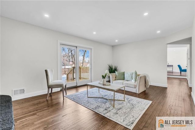 27 Sheppard Place, Edison, NJ 08817