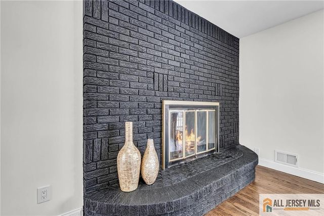 27 Sheppard Place, Edison, NJ 08817