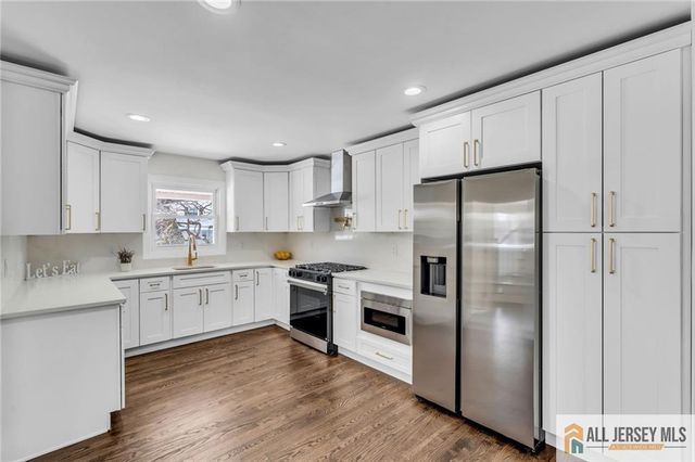27 Sheppard Place, Edison, NJ 08817