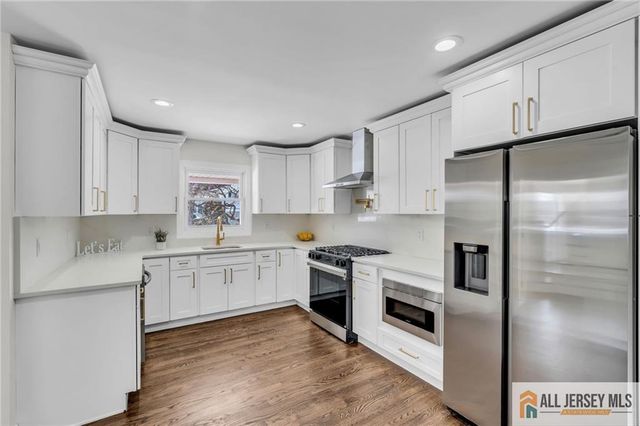 27 Sheppard Place, Edison, NJ 08817