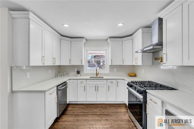 27 Sheppard Place, Edison, NJ 08817