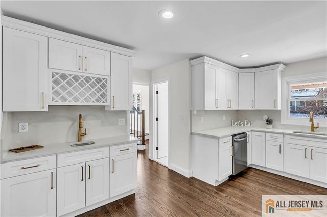 27 Sheppard Place, Edison, NJ 08817