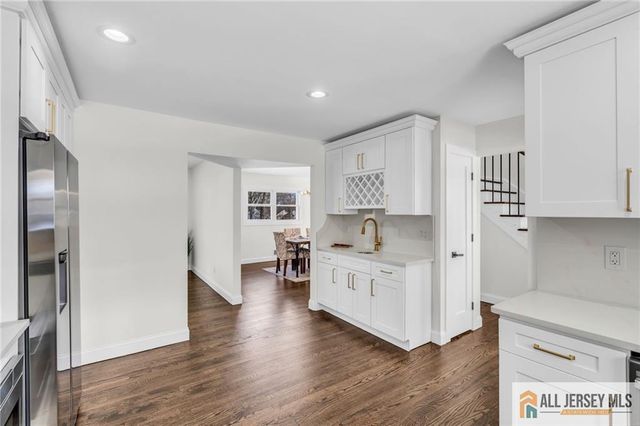 27 Sheppard Place, Edison, NJ 08817