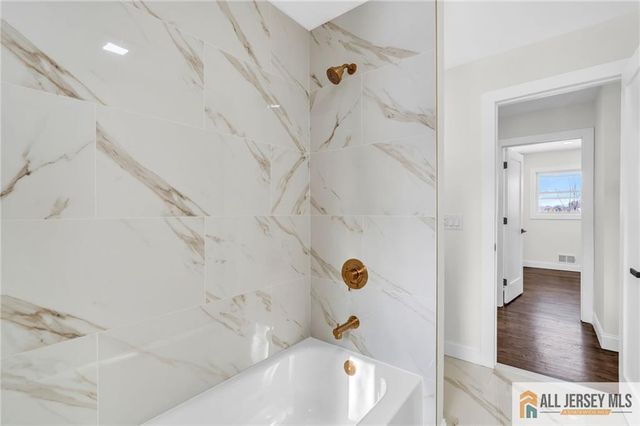 27 Sheppard Place, Edison, NJ 08817