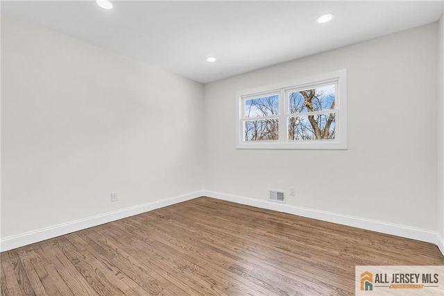 27 Sheppard Place, Edison, NJ 08817