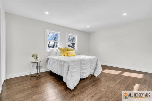 27 Sheppard Place, Edison, NJ 08817