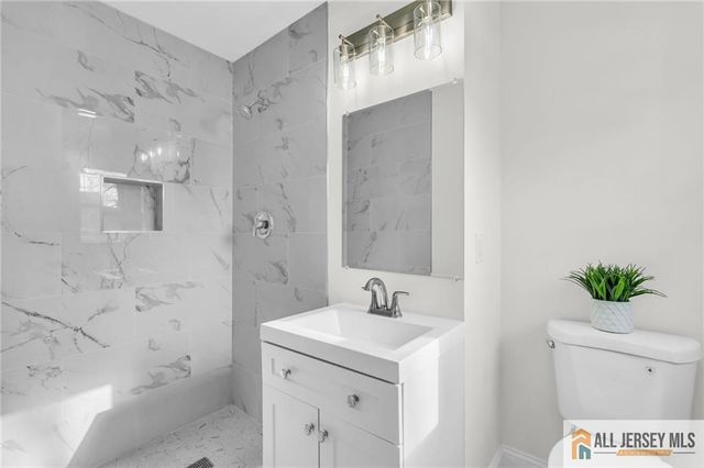 27 Sheppard Place, Edison, NJ 08817
