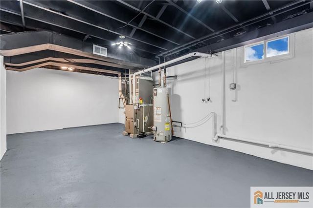 27 Sheppard Place, Edison, NJ 08817