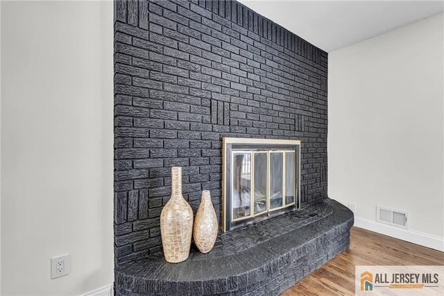 27 Sheppard Place, Edison, NJ 08817