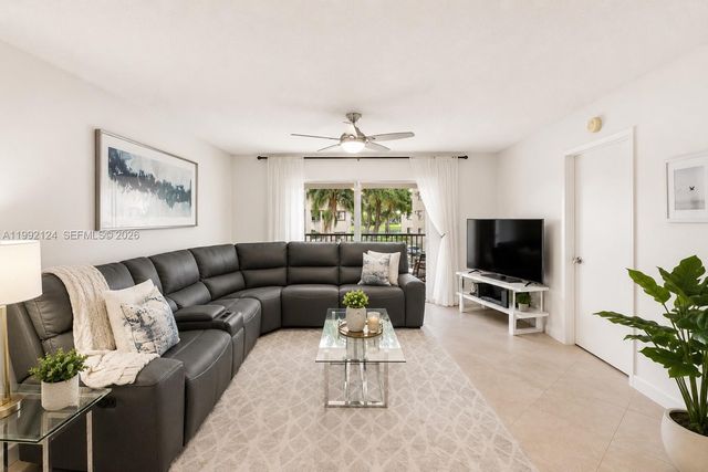 1301 SW 142nd Avenue 203H, Pembroke Pines, FL 33027
