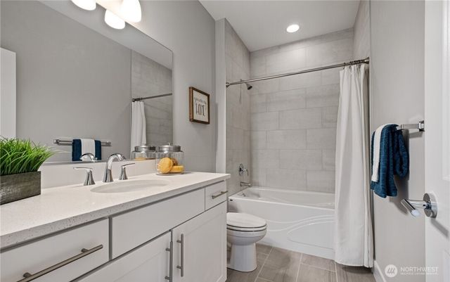 8831 27th St E, Edgewood, WA 98371