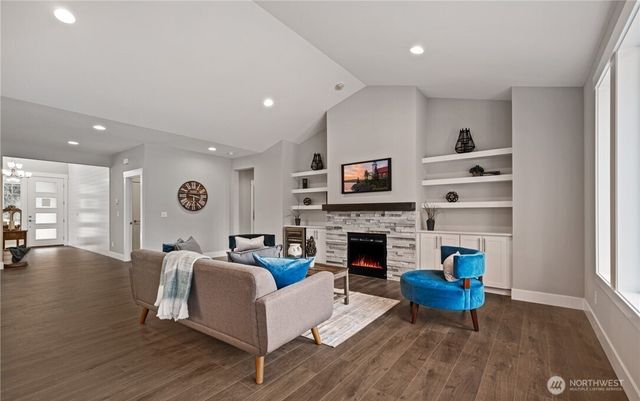 8831 27th St E, Edgewood, WA 98371