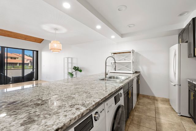 216 Old Meadow Way, Palm Beach Gardens, FL 33418