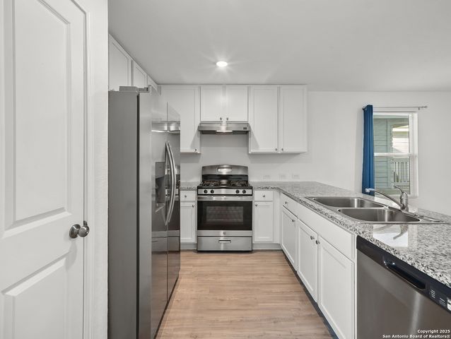 8842 Barrow Path, Converse, TX 78109