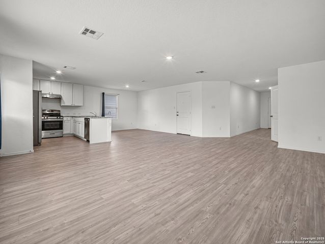 8842 Barrow Path, Converse, TX 78109