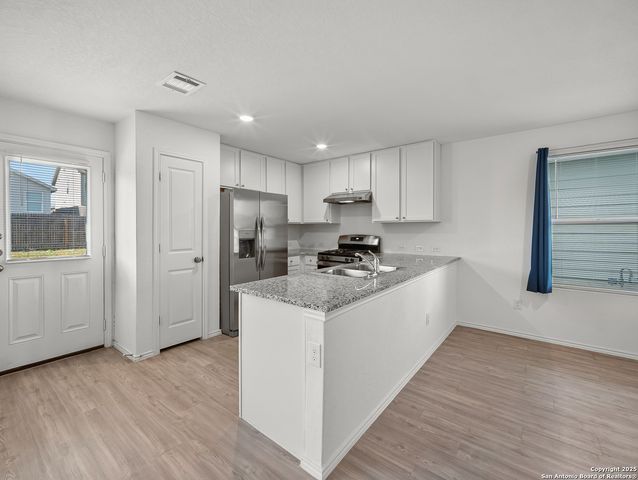 8842 Barrow Path, Converse, TX 78109