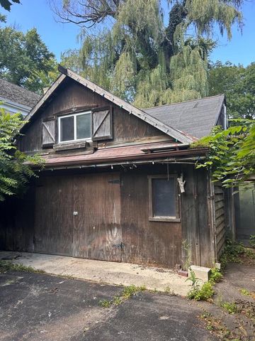 232 E Hamilton ROAD, Cedarburg, WI 53012