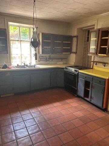 232 E Hamilton ROAD, Cedarburg, WI 53012