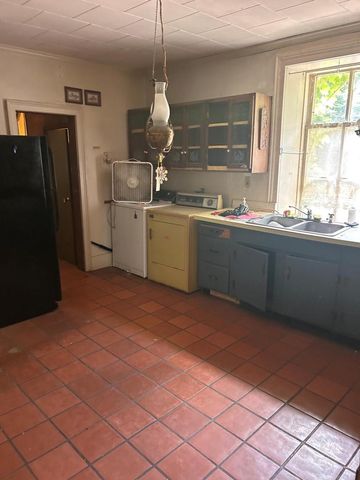 232 E Hamilton ROAD, Cedarburg, WI 53012