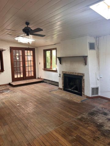232 E Hamilton ROAD, Cedarburg, WI 53012