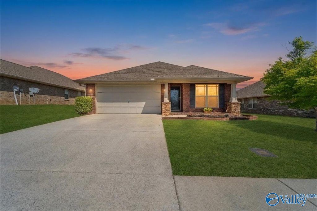 326 Dovington Drive, Huntsville, AL 35806