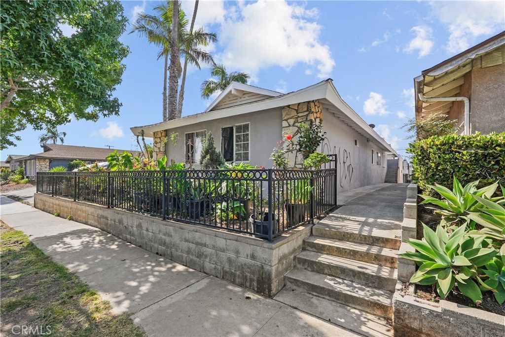 Image 23 of property listing at 741 W 18th, Costa Mesa, CA 92627