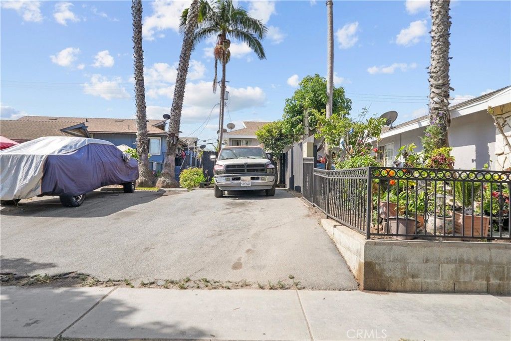 Image 27 of property listing at 741 W 18th, Costa Mesa, CA 92627