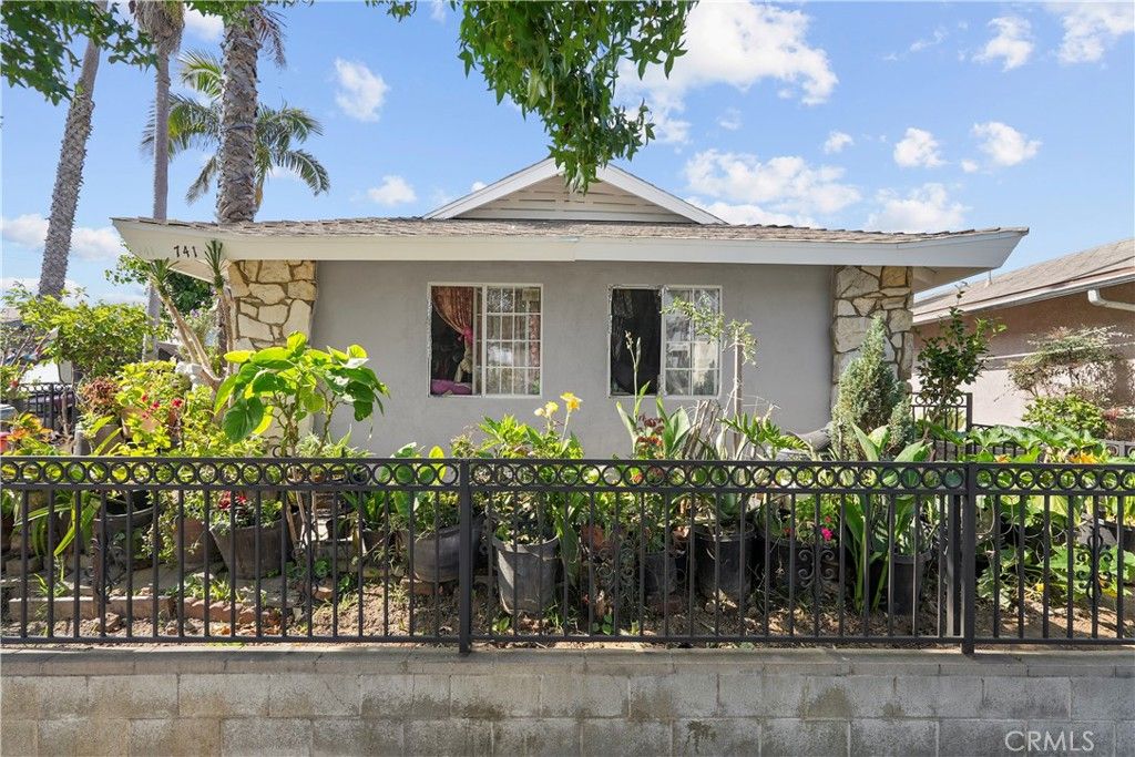 Image 28 of property listing at 741 W 18th, Costa Mesa, CA 92627