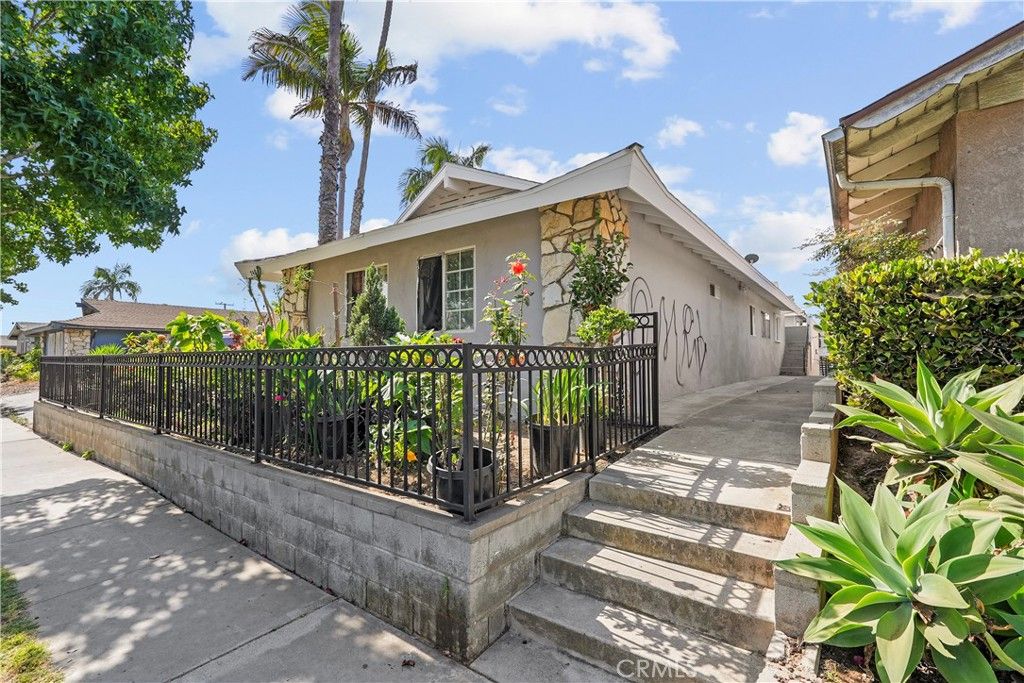 Image 29 of property listing at 741 W 18th, Costa Mesa, CA 92627