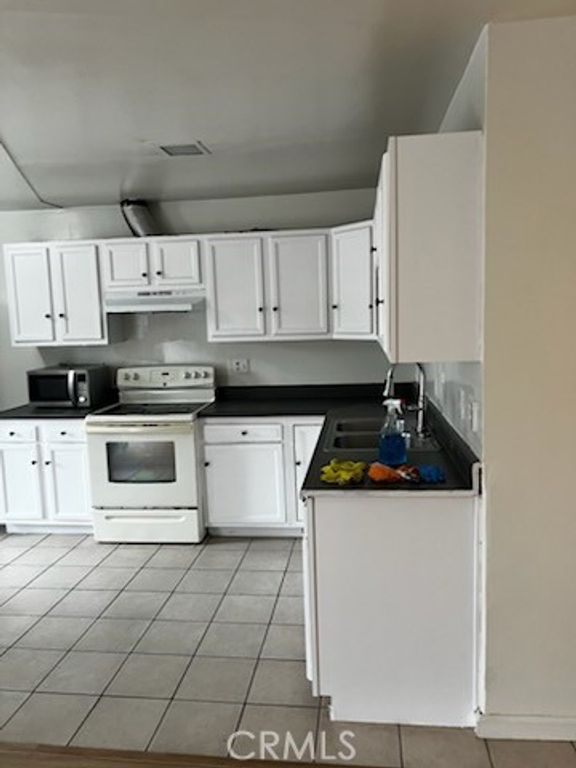 Image 30 of property listing at 741 W 18th, Costa Mesa, CA 92627