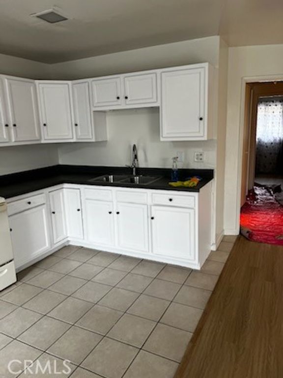 Image 31 of property listing at 741 W 18th, Costa Mesa, CA 92627