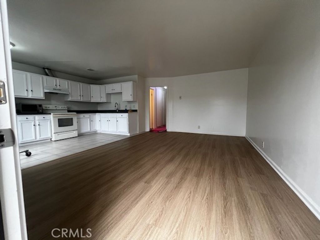 Image 34 of property listing at 741 W 18th, Costa Mesa, CA 92627