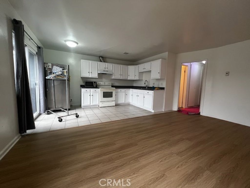 Image 35 of property listing at 741 W 18th, Costa Mesa, CA 92627