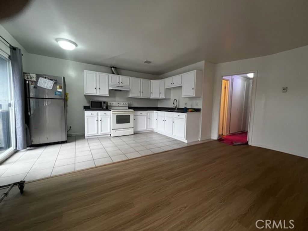 Image 36 of property listing at 741 W 18th, Costa Mesa, CA 92627