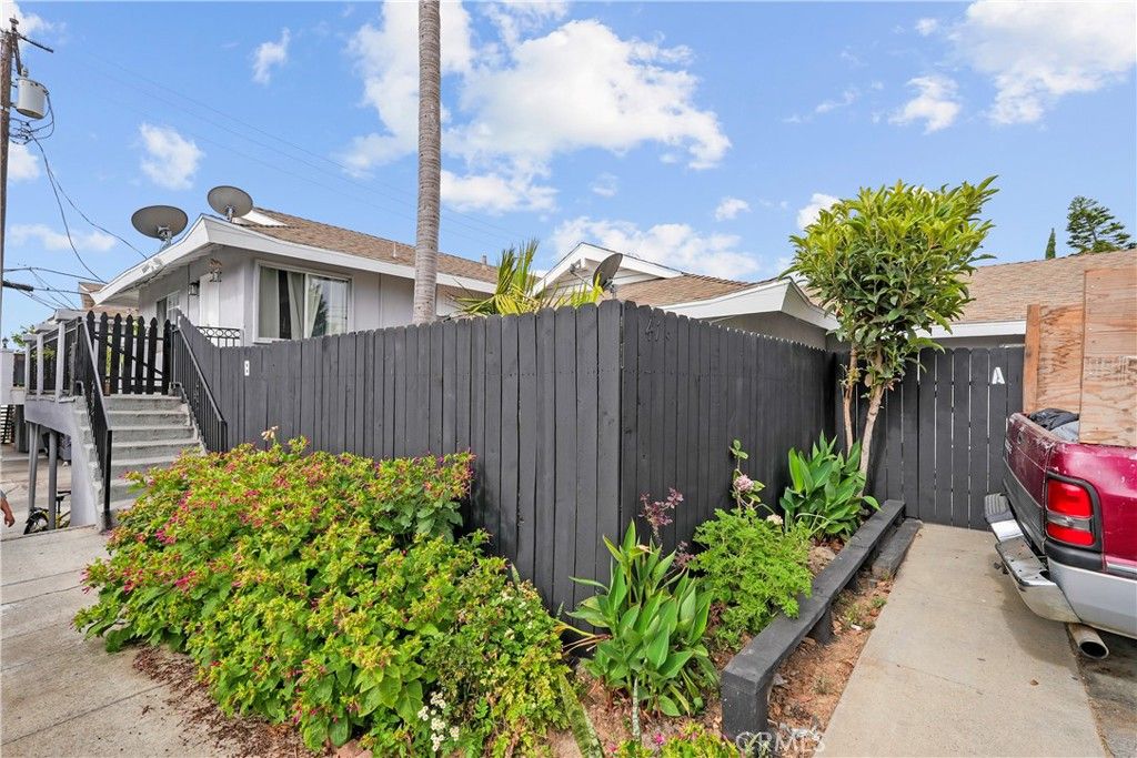 Image 8 of property listing at 741 W 18th, Costa Mesa, CA 92627