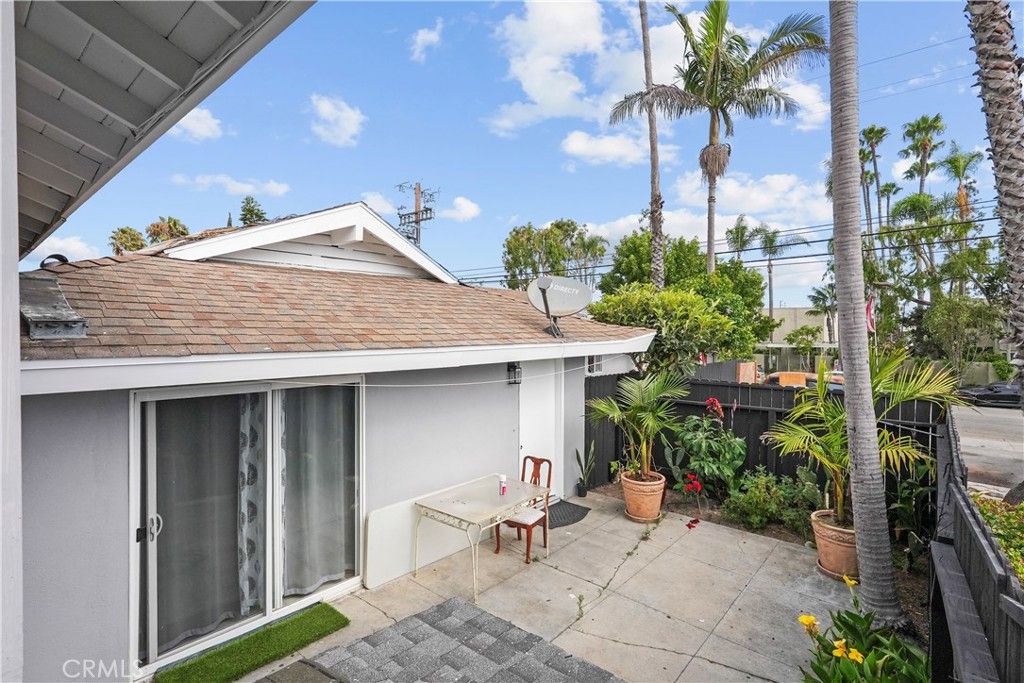 Image 9 of property listing at 741 W 18th, Costa Mesa, CA 92627