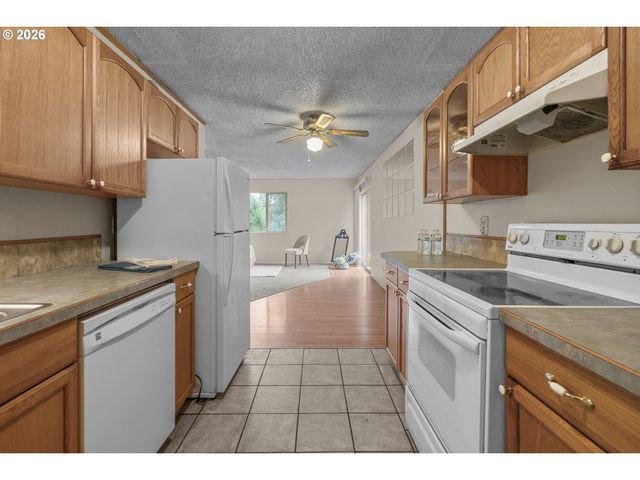 2727 GATEWAY St 27, Springfield, OR 97477