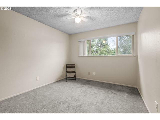 2727 GATEWAY St 27, Springfield, OR 97477