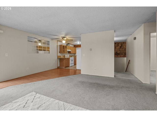 2727 GATEWAY St 27, Springfield, OR 97477