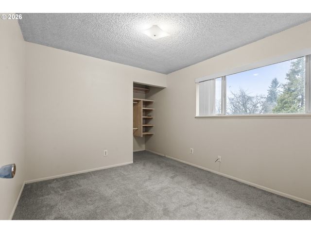 2727 GATEWAY St 27, Springfield, OR 97477