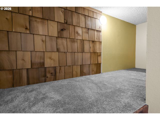 2727 GATEWAY St 27, Springfield, OR 97477