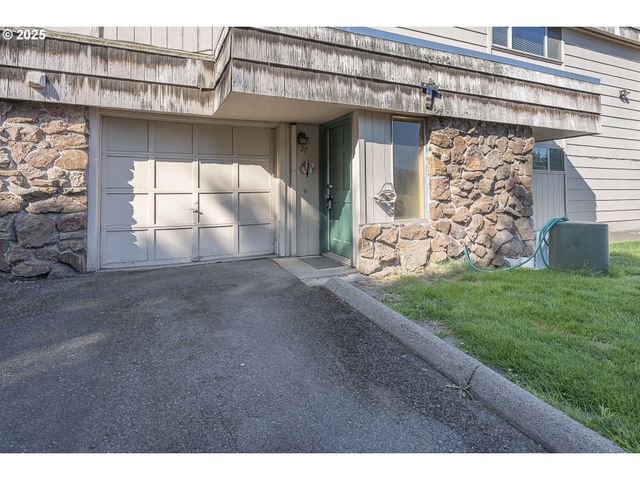 2727 GATEWAY St 27, Springfield, OR 97477