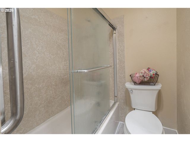 2727 GATEWAY St 27, Springfield, OR 97477