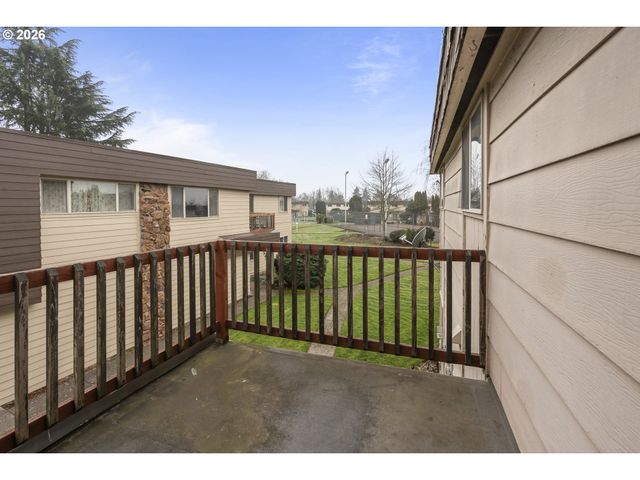 2727 GATEWAY St 27, Springfield, OR 97477