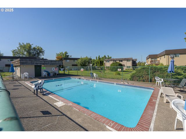 2727 GATEWAY St 27, Springfield, OR 97477