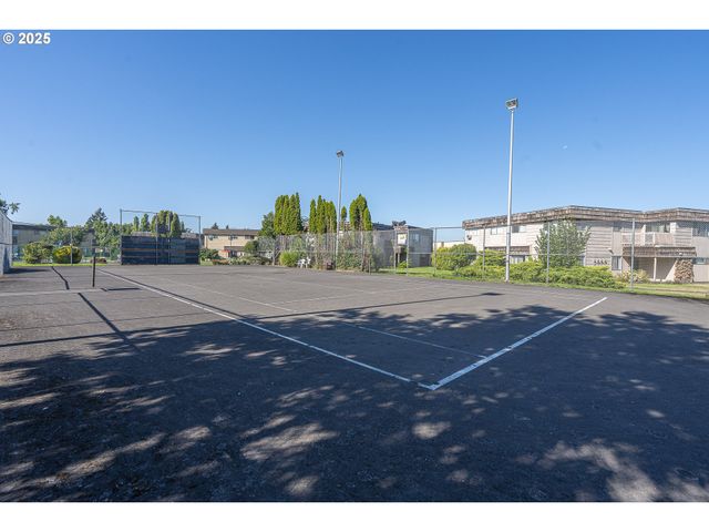 2727 GATEWAY St 27, Springfield, OR 97477