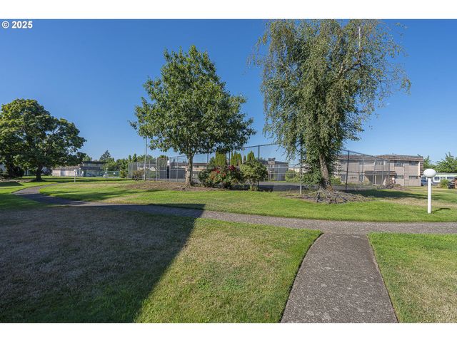 2727 GATEWAY St 27, Springfield, OR 97477