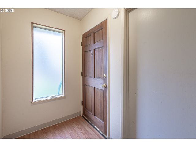 2727 GATEWAY St 27, Springfield, OR 97477