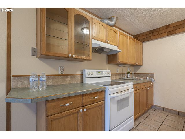 2727 GATEWAY St 27, Springfield, OR 97477