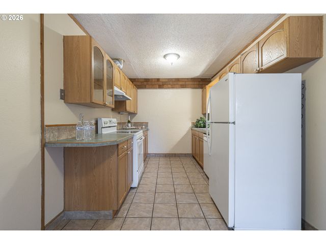 2727 GATEWAY St 27, Springfield, OR 97477